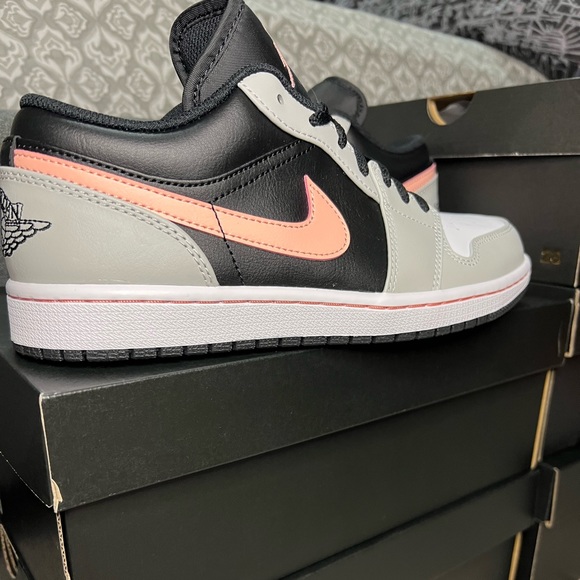 JORDAN 1 Low Bleached Coral (black grey pink) - Picture 1 of 5